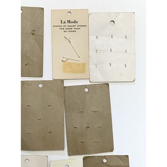Buttons Vintage Lot 10 La Mode le chic Landsing Exquisit Le Button on Cards - Picture 8 of 16